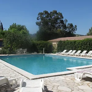 https://hotel-le-ginestel.fr-provencehotel.com