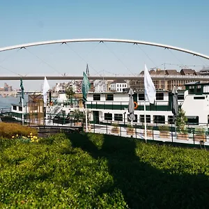 Hostel Botel Maastricht 
